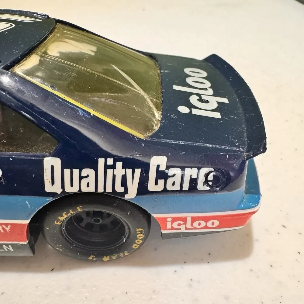 Nascar #15 Quality‎ Care/Igloo 1992 Ford Thunderbird Die-Cast Car 1:24 Scale Vtg